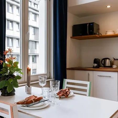 Huswell - The Jungle' In The Heart Of Appartamento Gand