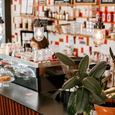 Huswell - The Jungle' In The Heart Of Appartamento Gand